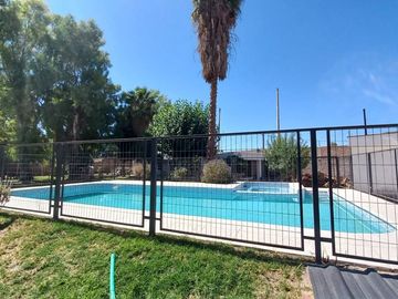 CASA QUINTA + SALON COMERCIAL. PISCINA -Guaymallén
