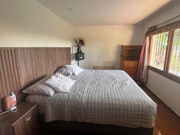 CASA QUINTA + SALON COMERCIAL. PISCINA -Guaymallén