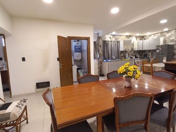 CASA QUINTA + SALON COMERCIAL. PISCINA -Guaymallén