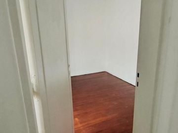 Venta PH dos ambientes patio propio  Beccar