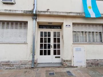 Venta PH dos ambientes patio propio  Beccar