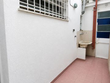 Venta PH dos ambientes patio propio  Beccar