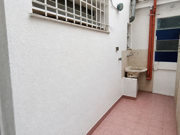 Venta PH dos ambientes patio propio  Beccar