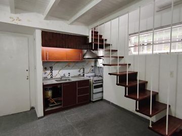 Venta PH dos ambientes patio propio  Beccar