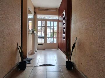 Venta PH dos ambientes patio propio  Beccar