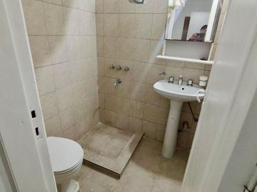 Venta PH dos ambientes patio propio  Beccar