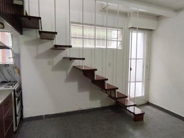 Venta PH dos ambientes patio propio  Beccar