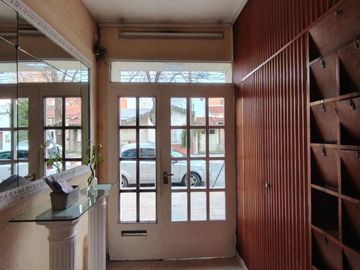Venta PH dos ambientes patio propio  Beccar