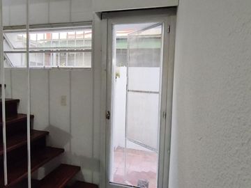 Venta PH dos ambientes patio propio  Beccar