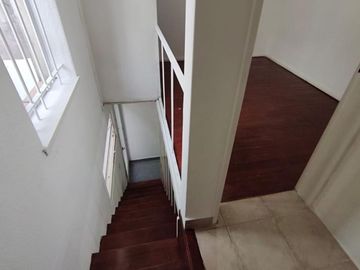 Venta PH dos ambientes patio propio  Beccar