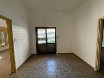 VENTA CASA, 2 DORMITORIOS, BARRIO ITURRASPE!