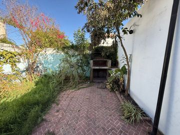 VENTA CASA, 2 DORMITORIOS, BARRIO ITURRASPE!