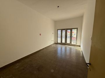 VENTA CASA, 2 DORMITORIOS, BARRIO ITURRASPE!