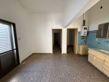 VENTA CASA, 2 DORMITORIOS, BARRIO ITURRASPE!