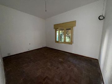VENTA CASA, 2 DORMITORIOS, BARRIO ITURRASPE!