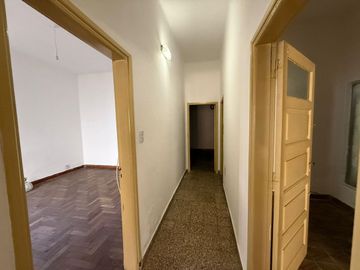 VENTA CASA, 2 DORMITORIOS, BARRIO ITURRASPE!