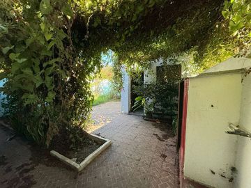 VENTA CASA, 2 DORMITORIOS, BARRIO ITURRASPE!