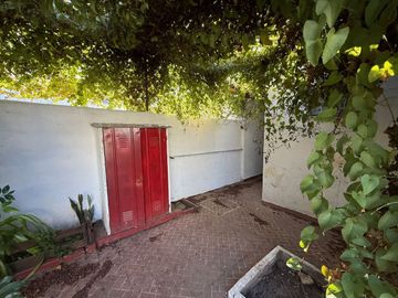 VENTA CASA, 2 DORMITORIOS, BARRIO ITURRASPE!