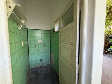 VENTA CASA, 2 DORMITORIOS, BARRIO ITURRASPE!