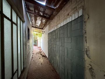 VENTA CASA, 2 DORMITORIOS, BARRIO ITURRASPE!