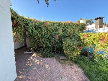VENTA CASA, 2 DORMITORIOS, BARRIO ITURRASPE!
