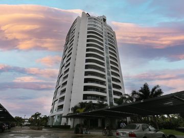 Departamento 3 ambientes en venta en Marinas Golf