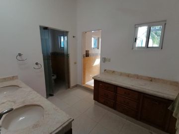 CASA EN RENTA IDEAL PARA CLÍNICA U OFICINAS  EN BENITO JUÁREZ NORTE