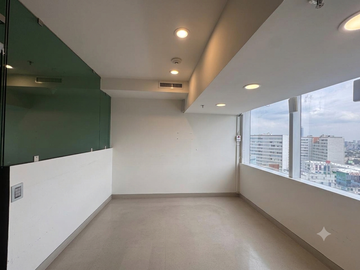 Exclusiva Oficina Corporativa en El Wtc – Piso 19 con Baño Privado