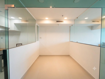 Exclusiva Oficina Corporativa en El Wtc – Piso 19 con Baño Privado