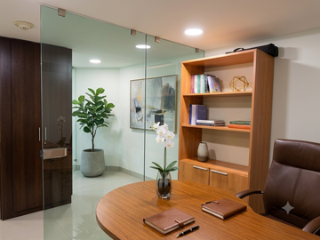 Exclusiva Oficina Corporativa en El Wtc – Piso 19 con Baño Privado