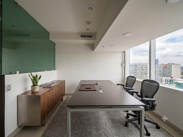 Exclusiva Oficina Corporativa en El Wtc – Piso 19 con Baño Privado