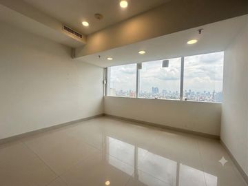 Exclusiva Oficina Corporativa en El Wtc – Piso 19 con Baño Privado