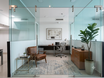 Exclusiva Oficina Corporativa en El Wtc – Piso 19 con Baño Privado