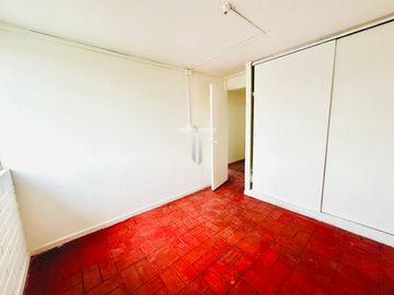 Casa en arriendo c/ estacionamiento en Rojas Magallanes