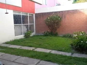 Casa en Venta en Huexotitla, Puebla - Amplia y Bien Ubicada