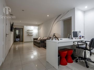 Consultorios/Oficinas a mts. del Hospital Alemán– Edificio moderno con seguridad
