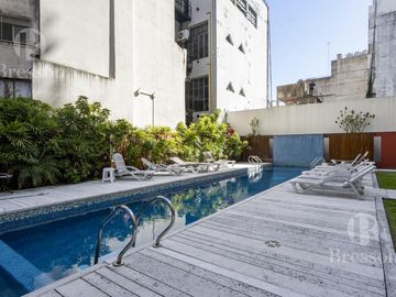 Consultorios/Oficinas a mts. del Hospital Alemán– Edificio moderno con seguridad