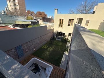 Venta Reciclada  a estrenar Casa 3 dormitorios Patio y pileta Lourdes