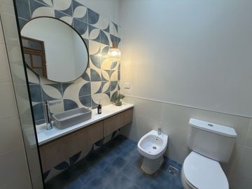 Venta Reciclada  a estrenar Casa 3 dormitorios Patio y pileta Lourdes