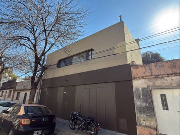 Venta Reciclada  a estrenar Casa 3 dormitorios Patio y pileta Lourdes