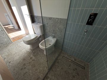 Venta Reciclada  a estrenar Casa 3 dormitorios Patio y pileta Lourdes