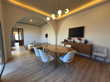 Venta Reciclada  a estrenar Casa 3 dormitorios Patio y pileta Lourdes