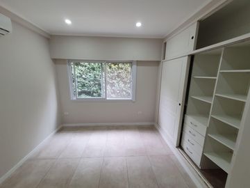 Casa al lago de 5 ambientes en alquiler anual en Ceibos Puertos del Lago