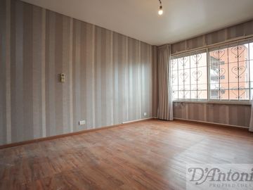 Piso exclusivo en Caballito: 4 ambientes, suite, cochera S.U.M. con parrilla y gran balcón