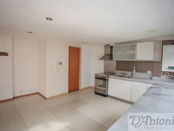 Piso exclusivo en Caballito: 4 ambientes, suite, cochera S.U.M. con parrilla y gran balcón