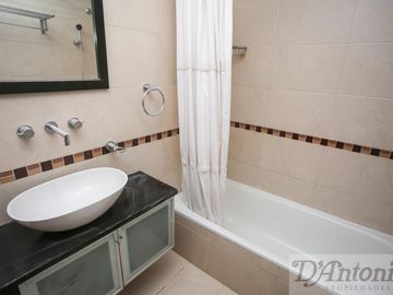 Piso exclusivo en Caballito: 4 ambientes, suite, cochera S.U.M. con parrilla y gran balcón