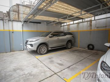 Piso exclusivo en Caballito: 4 ambientes, suite, cochera S.U.M. con parrilla y gran balcón