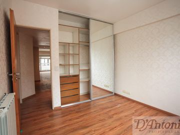 Piso exclusivo en Caballito: 4 ambientes, suite, cochera S.U.M. con parrilla y gran balcón
