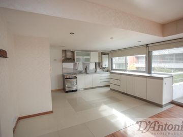 Piso exclusivo en Caballito: 4 ambientes, suite, cochera S.U.M. con parrilla y gran balcón