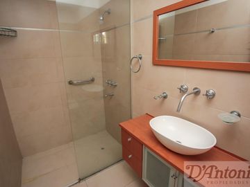 Piso exclusivo en Caballito: 4 ambientes, suite, cochera S.U.M. con parrilla y gran balcón